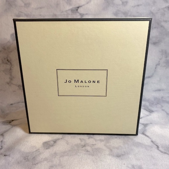 Jo Malone London Square Box, Empty Gift Box with Packaging , 6 x 6 x 3 in - NEW - Picture 2 of 8
